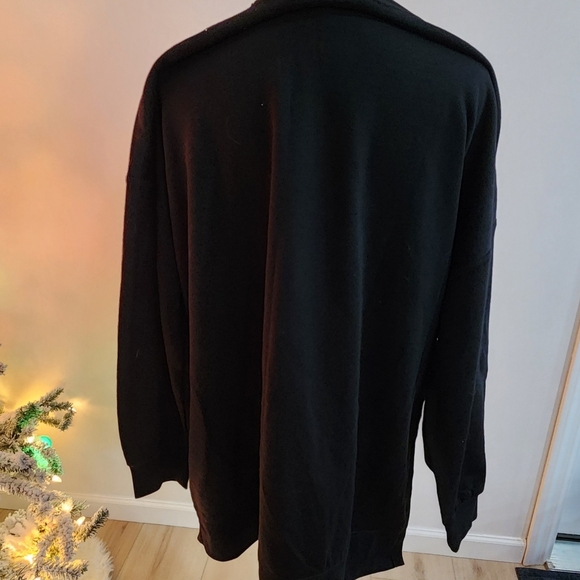 Holiday vibes Sweatshirt - Picture 2 of 5